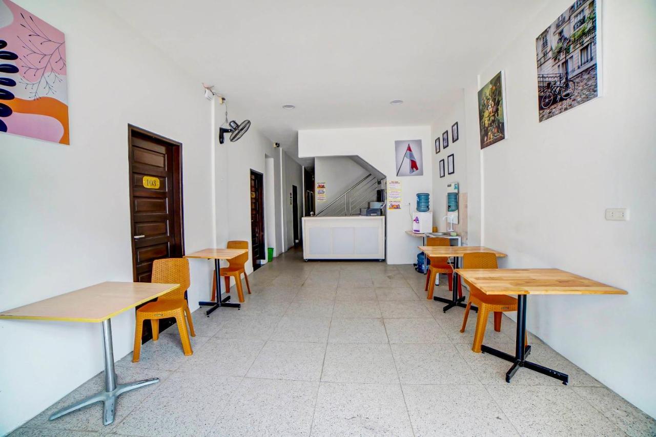 Oyo 91211 Mega Comfort Guest House Medan Eksteriør bilde