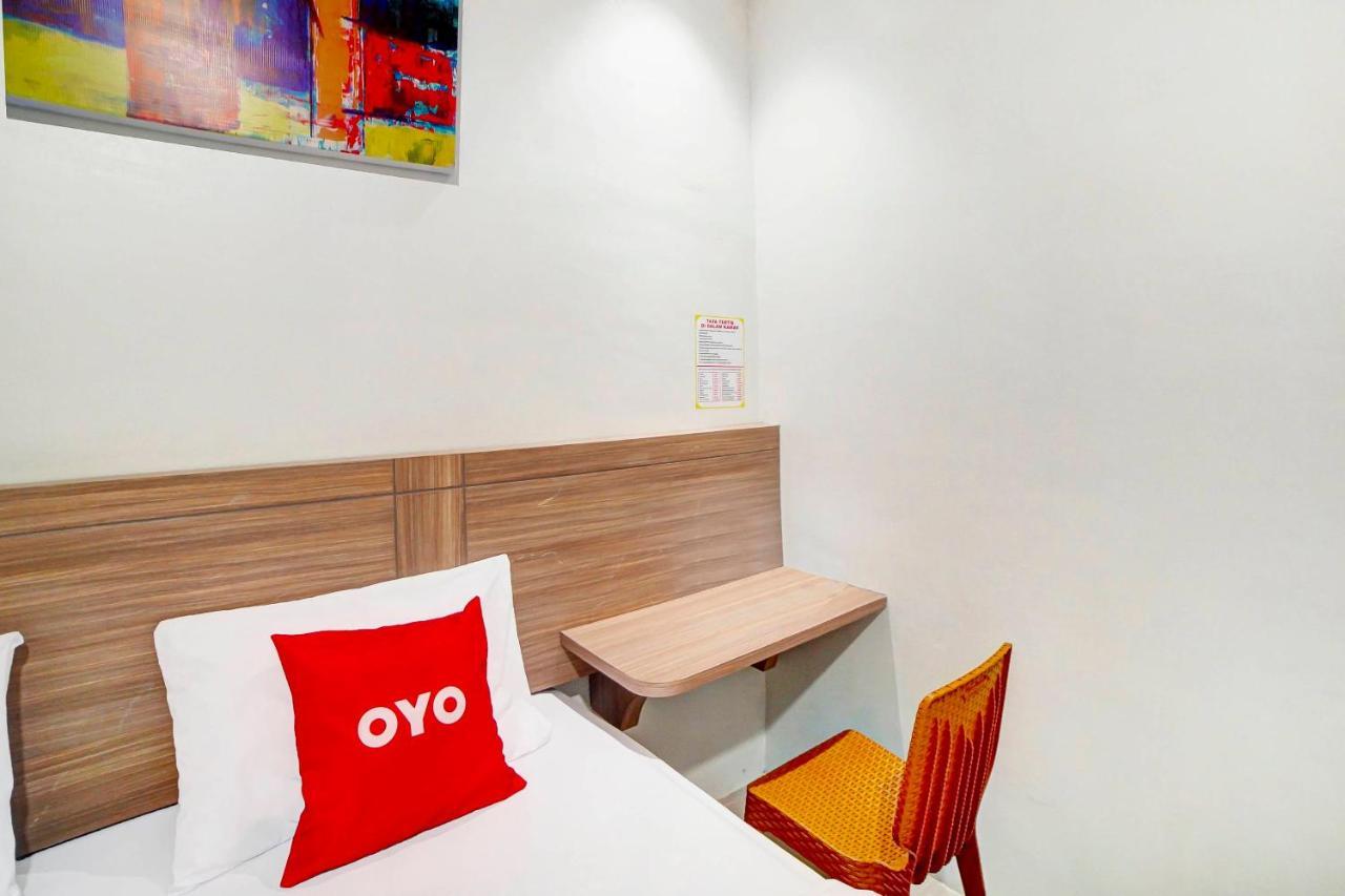 Oyo 91211 Mega Comfort Guest House Medan Eksteriør bilde