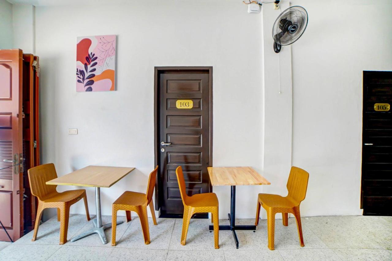 Oyo 91211 Mega Comfort Guest House Medan Eksteriør bilde